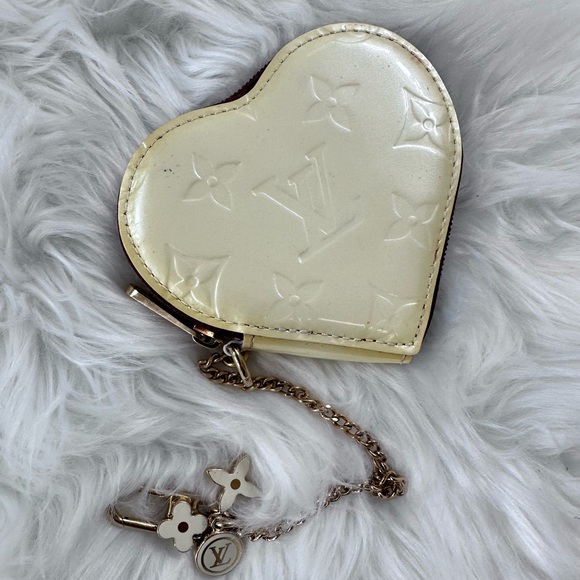 Louis Vuitton heart shaped coins bag - Picture 3 of 17